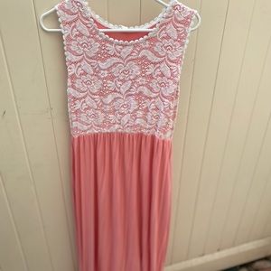 Floorlength pink maternity dress